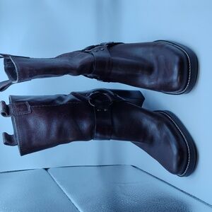 Mia leather vintage boots brown with a 3 inch heel no scuffs on the front